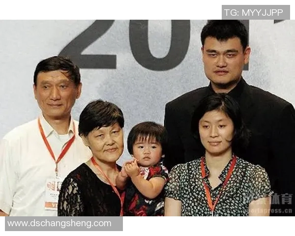 姚明父母的珍贵照片揭示了他的成长故事与家庭背景 姚明父母的珍贵照片揭示了他的成长故事与家庭背景