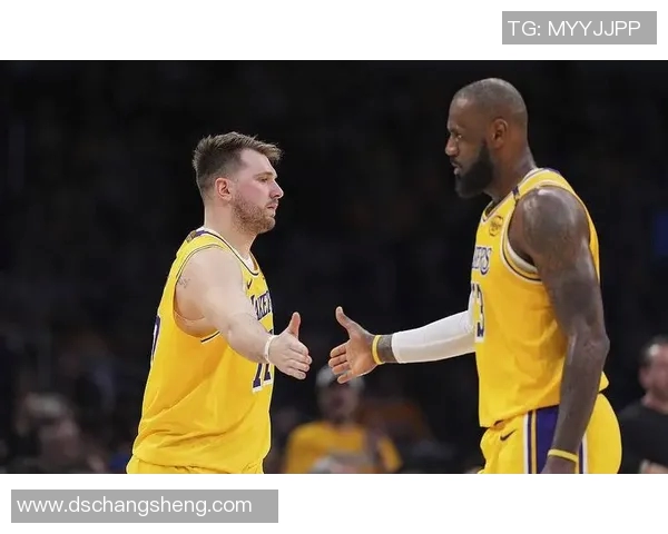 卢卡东契奇与勒布朗詹姆斯的天才对比与职业生涯轨迹分析 卢卡东契奇与勒布朗詹姆斯的天才对比与职业生涯轨迹分析